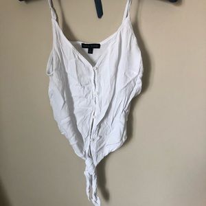 Adorable tie front crop top🤍